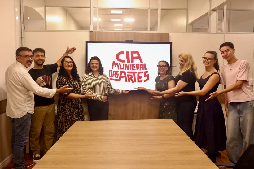 Lançamento da Cia Municipal das Artes, com autoridades e professores