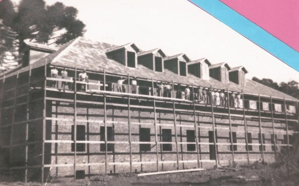 A construção do Colégio Franciscano Cristo Rei por volta de 1949