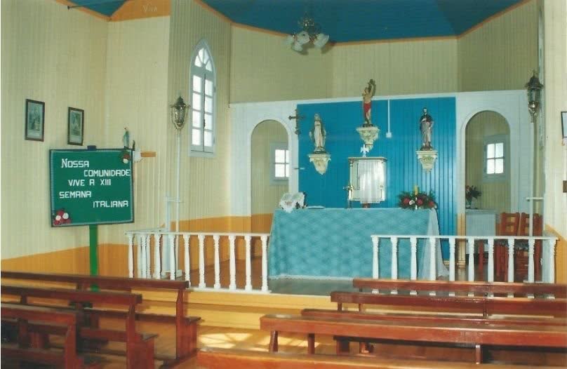 O altar da Igreja São Sebastião da Vista Alegre depois da reforma